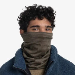 Buff Merino Lightweight Neckwear -Outdoor Research Store Buff LightweightMerinoNeckwear Moss 02