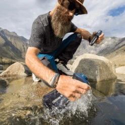 LifeStraw Peak Squeeze Bottle With Filter- 1L -Outdoor Research Store LifeStraw Peak Squeeze Bottle 1L Mountain Blue 07